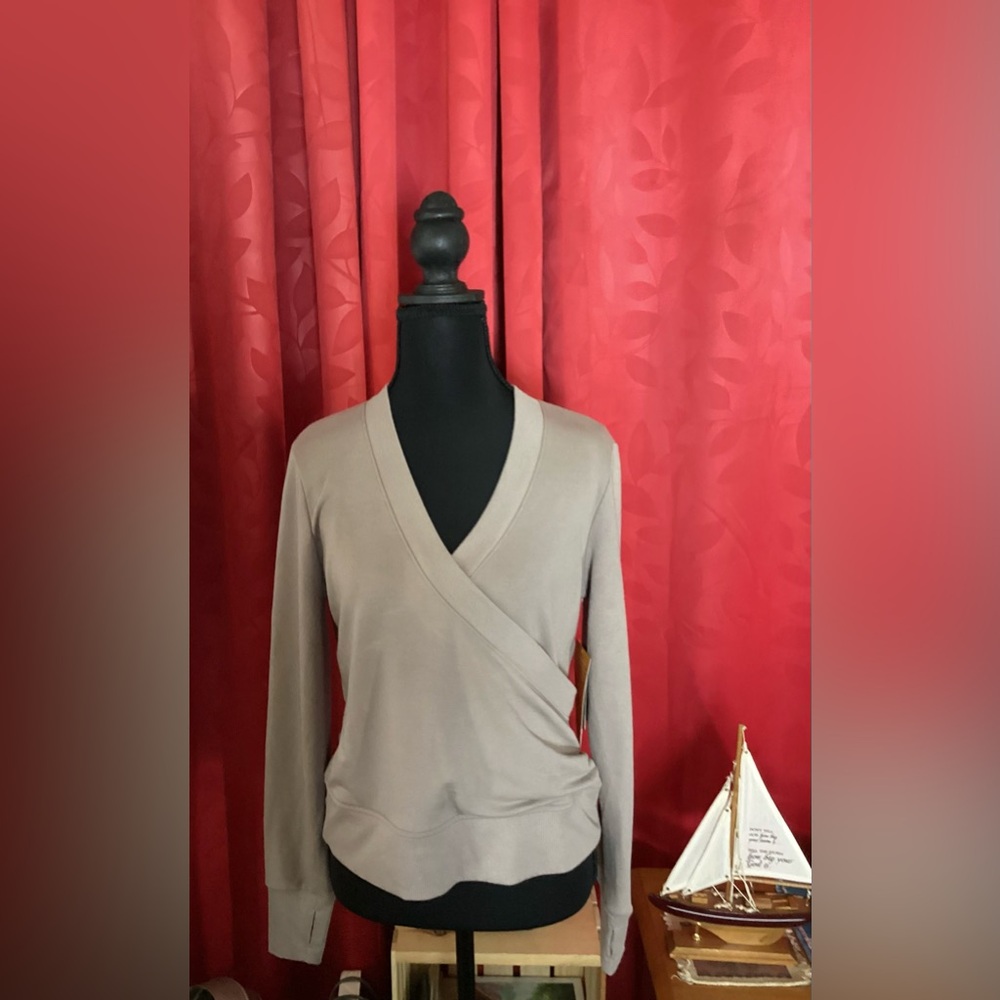 Avia Women's Sweater in Light Gray